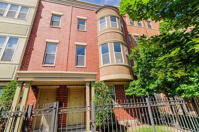 Great townhome in PERFECT location