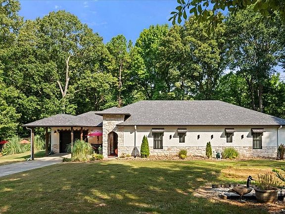 4th image of 305 Darlene Dr