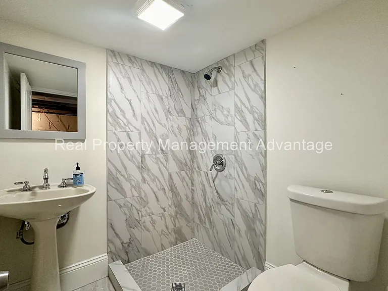 310 W Hazelhurst St — Photo 27
