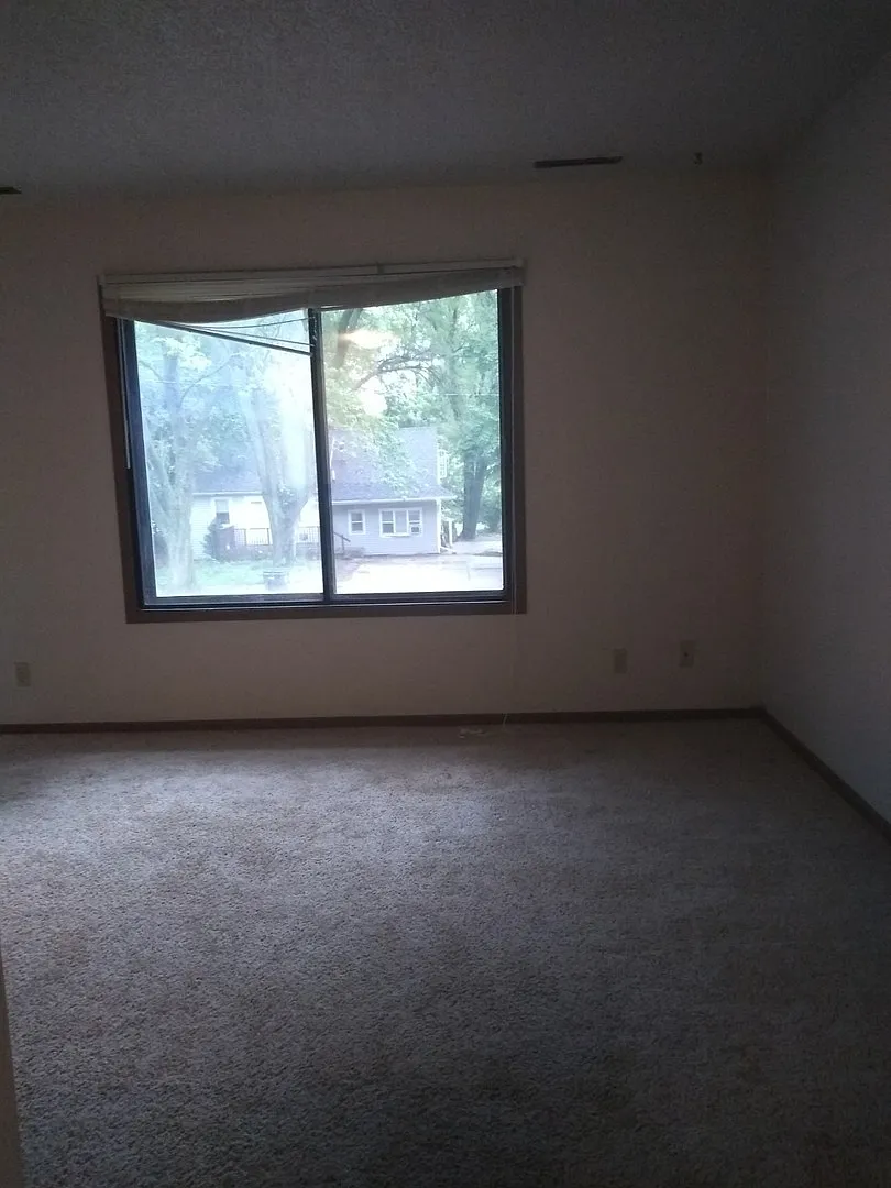 South Franklin Apartments — Photo 4