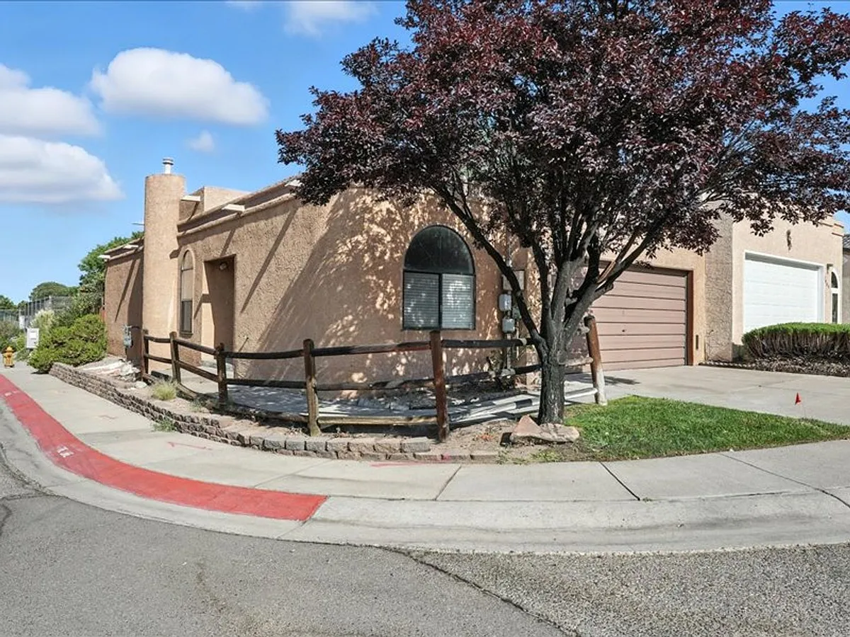 Building Photo - 7901 Cockatoo Ln NE