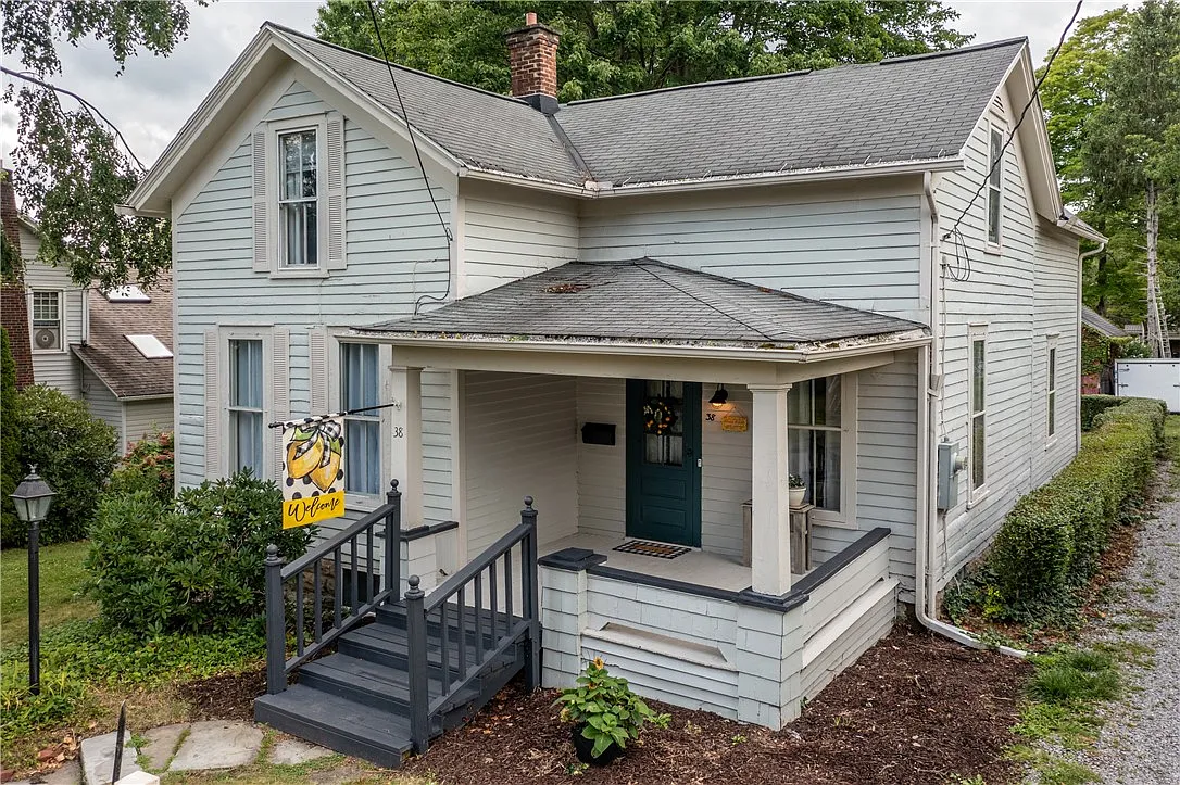 38 Chambers Ave photo 1