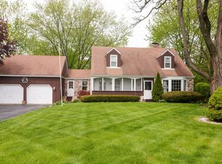 56 Ela Rd, Inverness, IL 60067