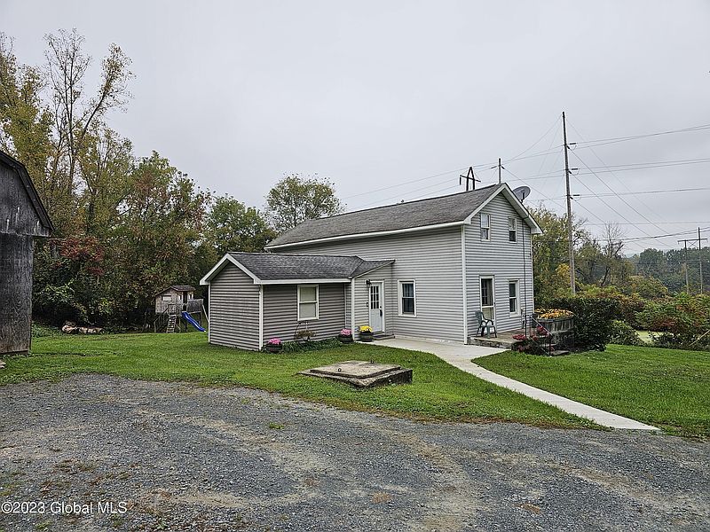 2nd image of 450 Mabie Lane