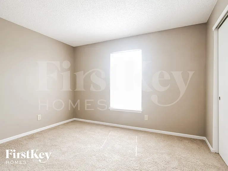 7912 Puckett Ln — Photo 10