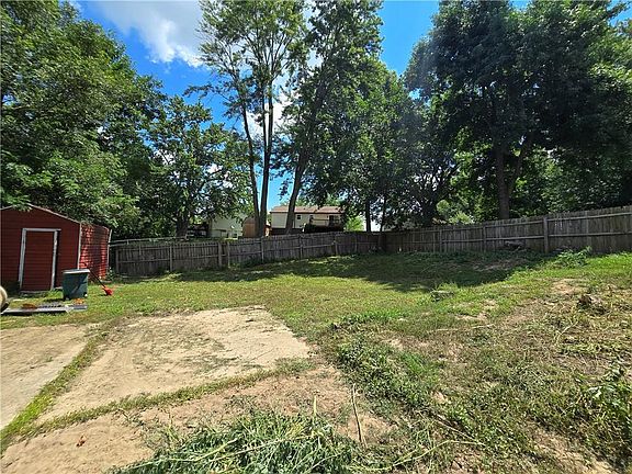 2nd image of 1935 Belmont Pl