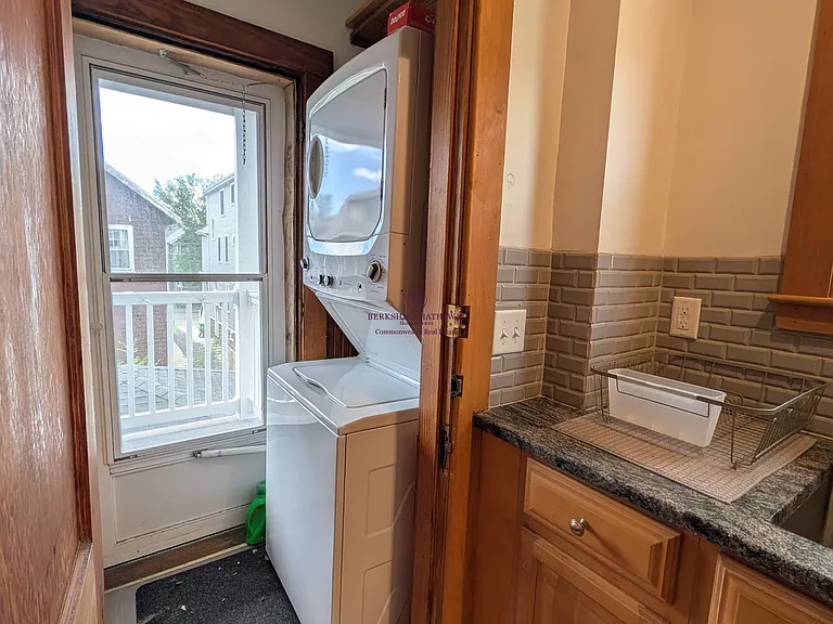45 Emerald St — Photo 5