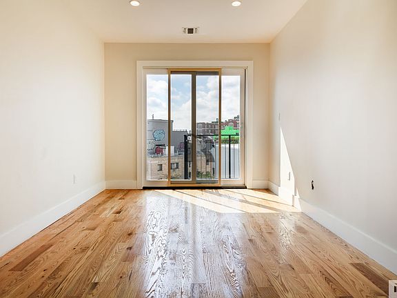 2nd image of 1552 Myrtle Ave #4C