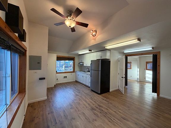 5th image of 233 NW Cedar Ave #D