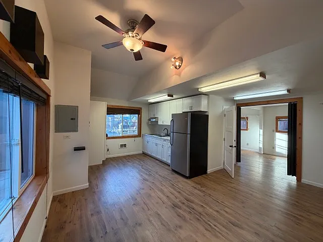 233 NW Cedar Ave #D — Photo 5