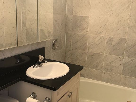 4th image of 229 E 67th St APT 4B