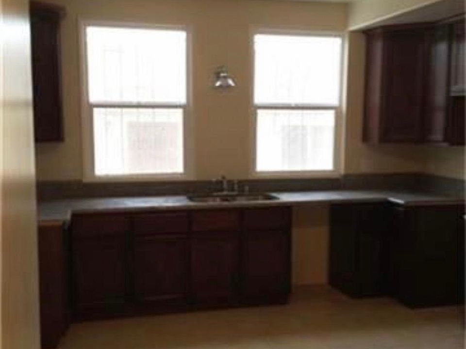 1st image of 616 E 88th Pl #1