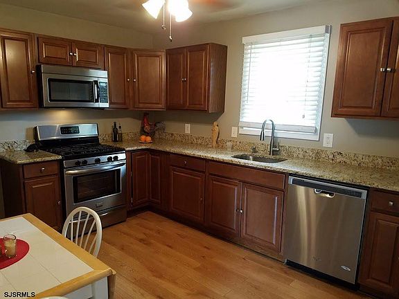 3rd image of 442 S Tulip Ave