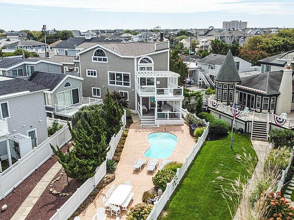 2nd image of 112 W Atlantic Blvd