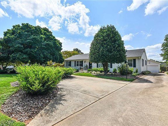 5th image of 3013 W Cornwallis Dr