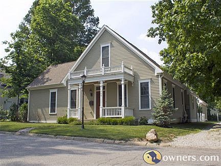 1st image of 560 W Sycamore St