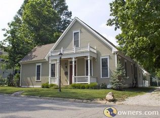 560 W Sycamore St, Zionsville, IN 46077