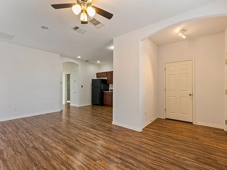 4601 Best Way — Photo 3