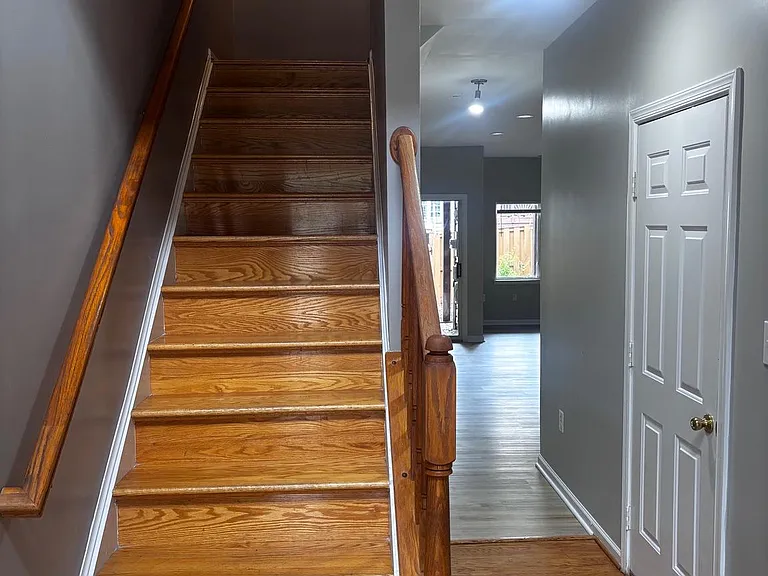 21779 Brondesbury Park Ter — Photo 2