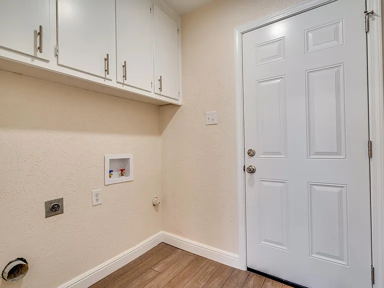 1619 Chisolm Trl — Photo 19