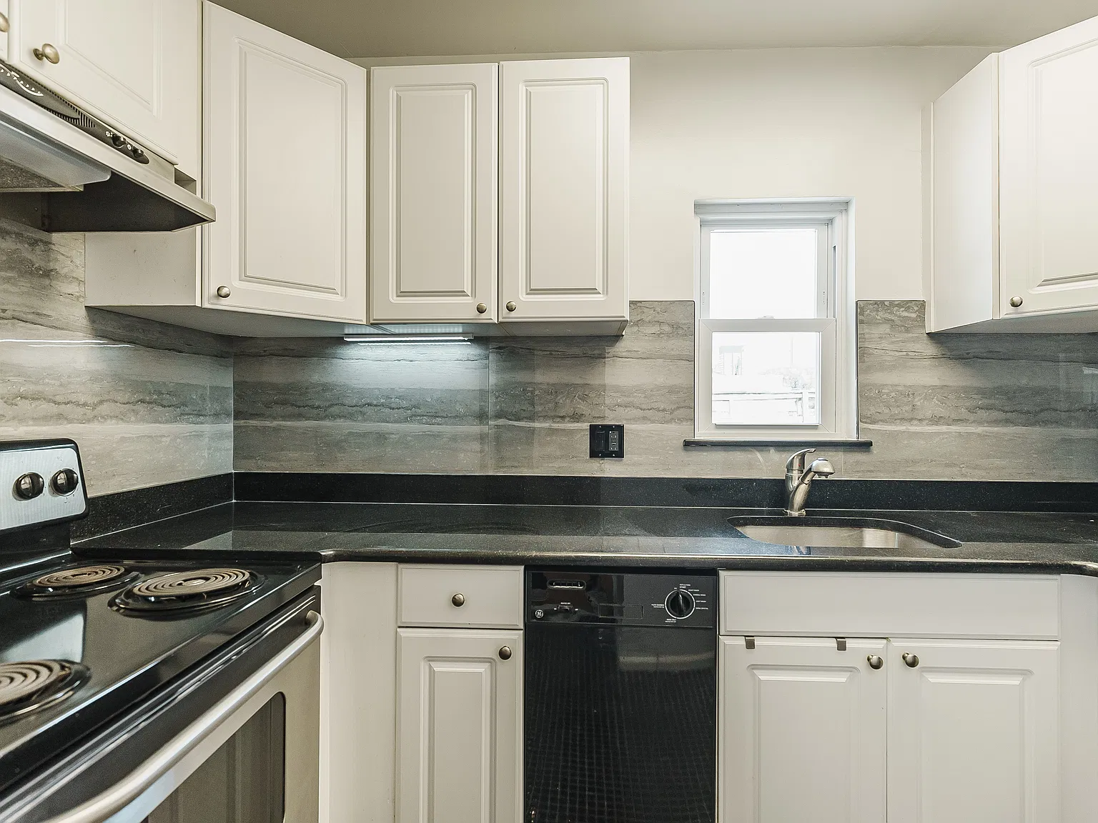 2 bed, $2,675 — Photo 3