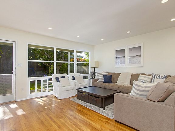 2nd image of 546 Catalina Blvd