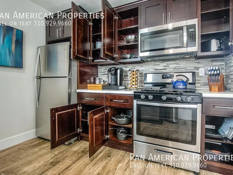 711 E 6th St #5 — Photo 1