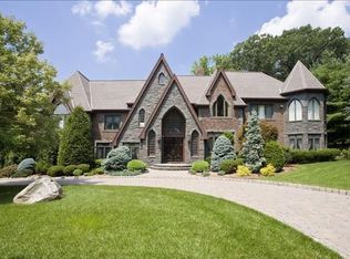 5 Manor Ct, Old Tappan, NJ 07675