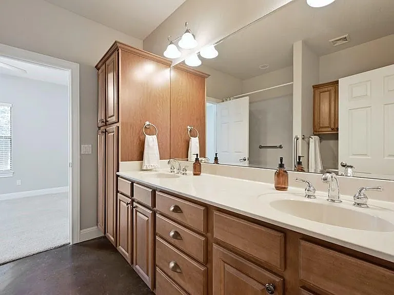 200 Oak Hollow Ln — Photo 27