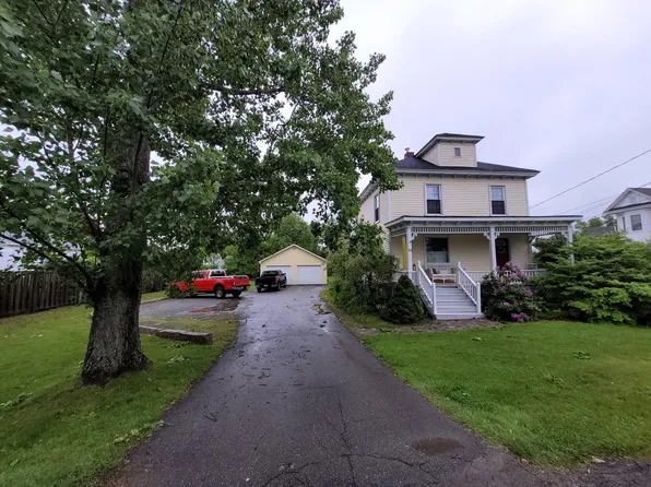 43 Western Avenue, Hampden, ME 04444
