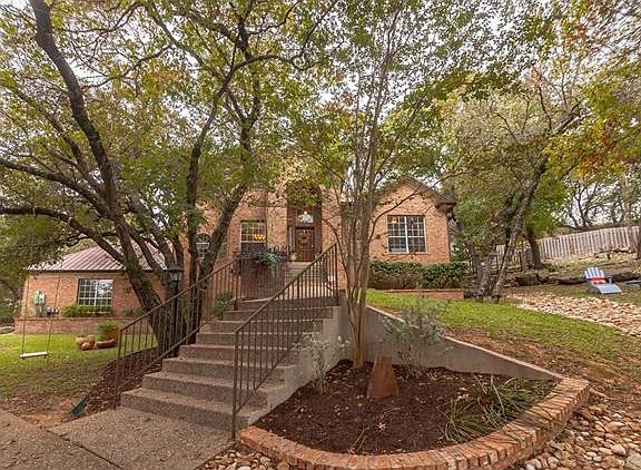3rd image of 103 Racebrook Ct