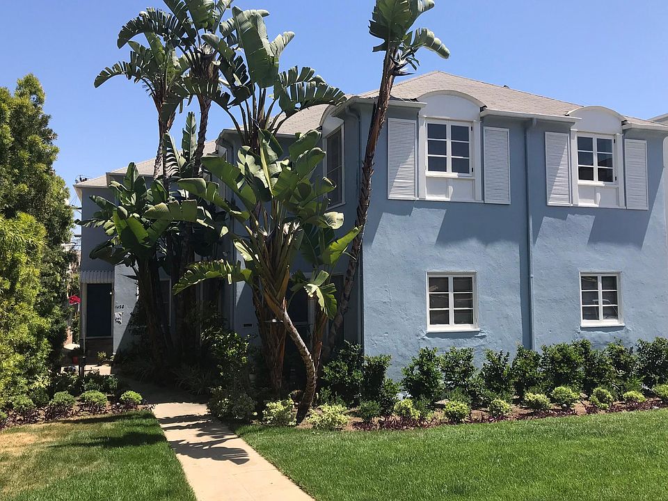 1930's 4 plex, upper front unit