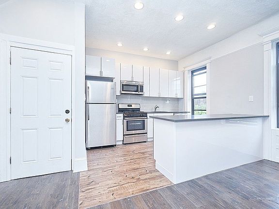 3rd image of 3218 Church Ave Unit 3-1