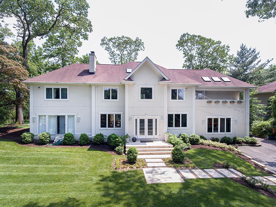 Great Curb Appeal!