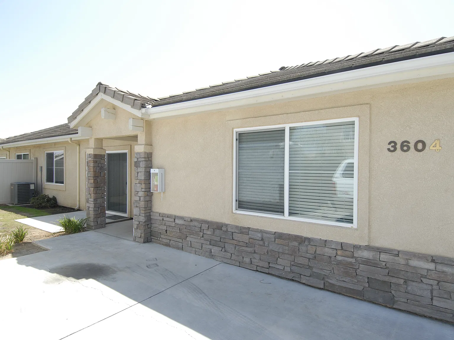 3 bed, 1300 sqft, $1,850 — Photo 2