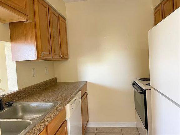 4th image of 213 Rosebud St APT F