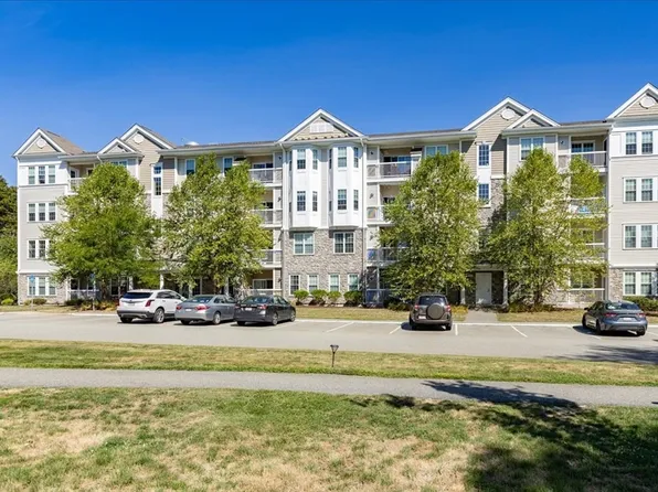 23 Augustus Ct Unit 4006, Reading, MA 01867