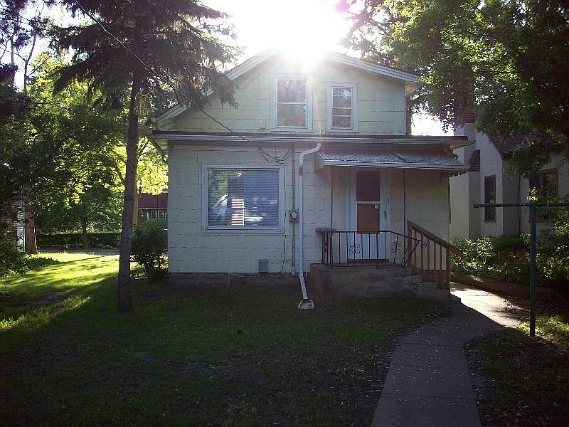 2nd image of 1484 Albert St N