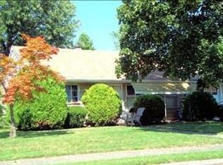 60 Hahn Ave, Rochelle Park, NJ 07662
