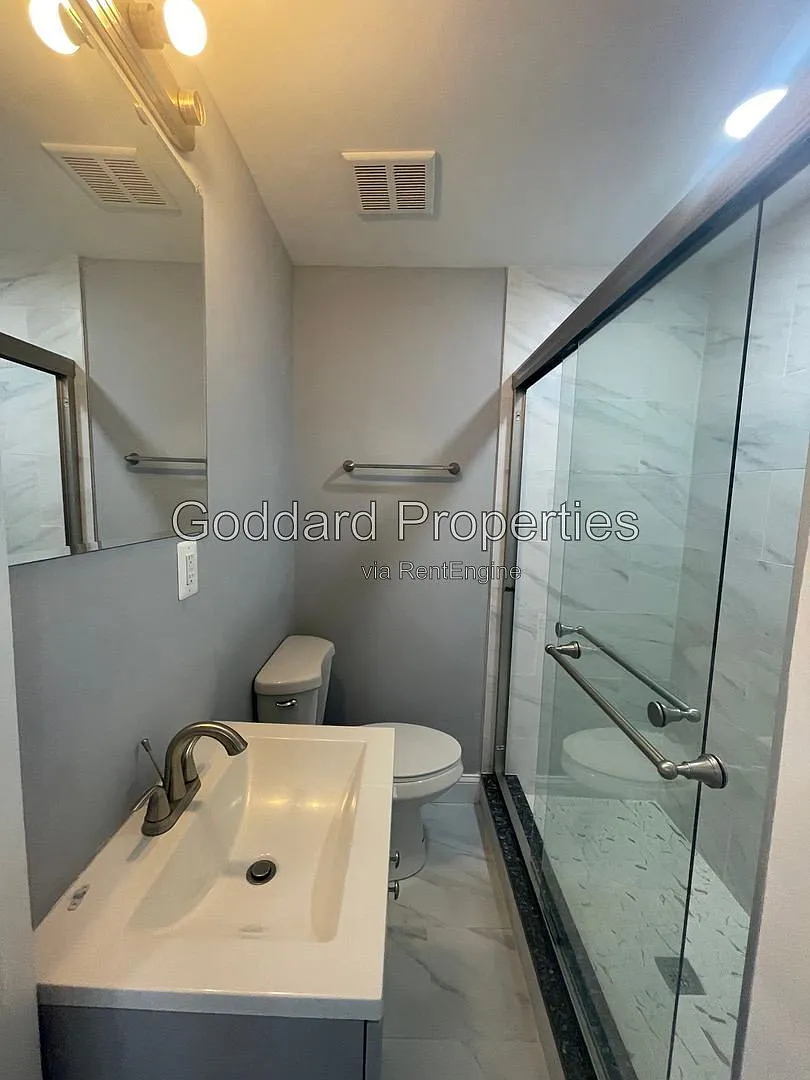 1 bed, 1.5 bath, 700 sqft, $1,350 — Photo 3