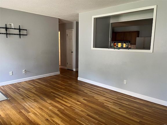 3rd image of 2616 Carousel Dr