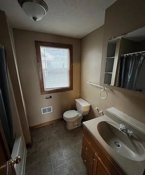 1104 Charleston St — Photo 7