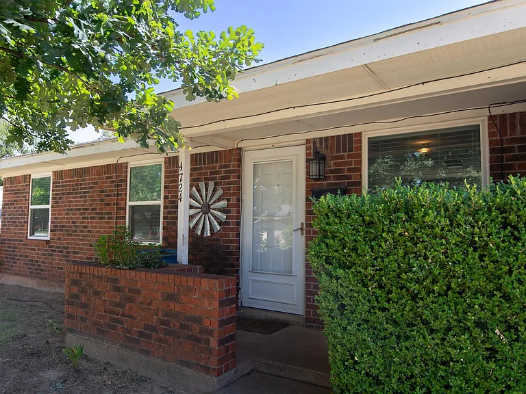 4724 Cape Cod Dr — Photo 1