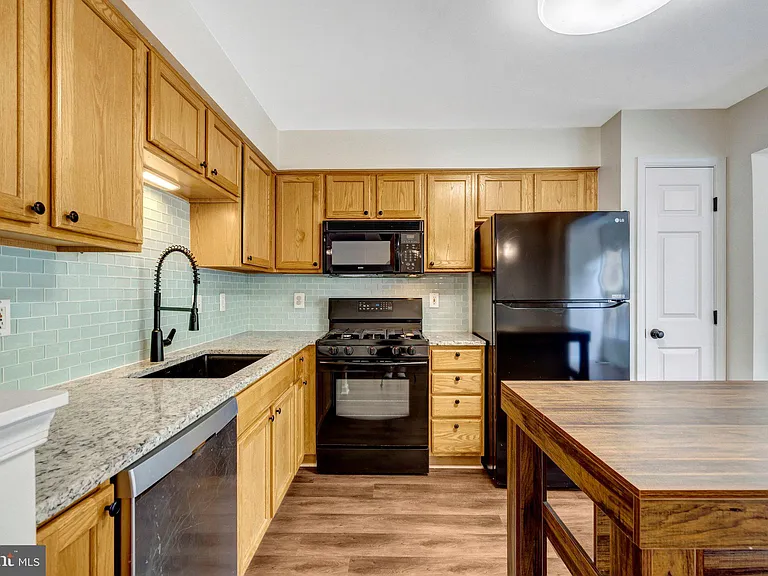 7057 Sauvage Ln — Photo 13