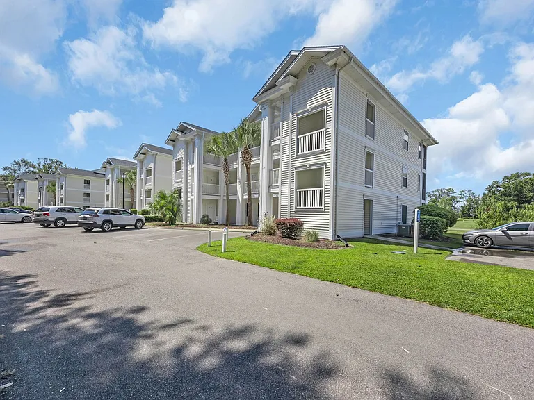 581 Blue River Ct #6E — Photo 2