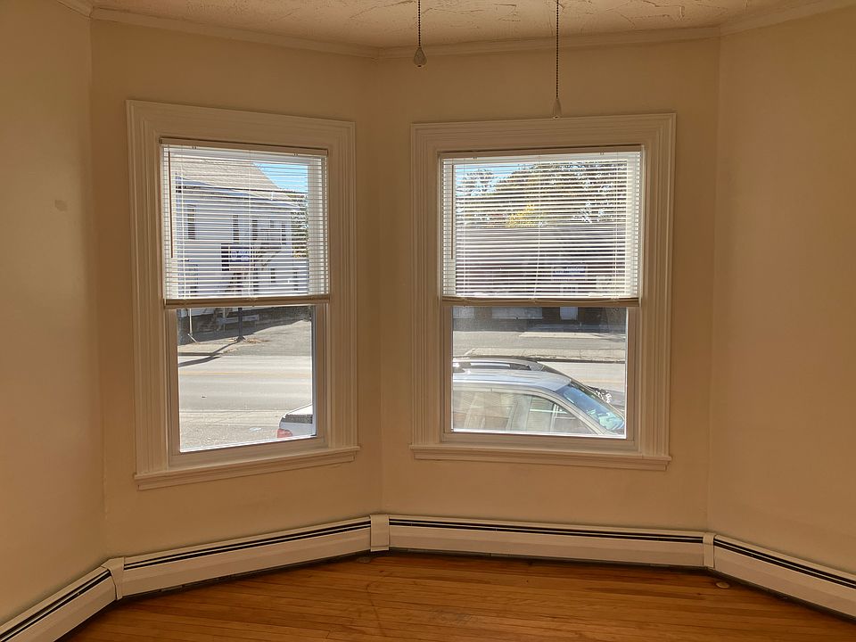 1st image of 259 Woodford St APT 3
