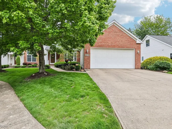 12579 Woodberry Ln, Strongsville, OH 44149