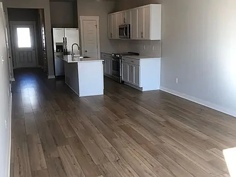 713 Mickelson Way — Photo 5