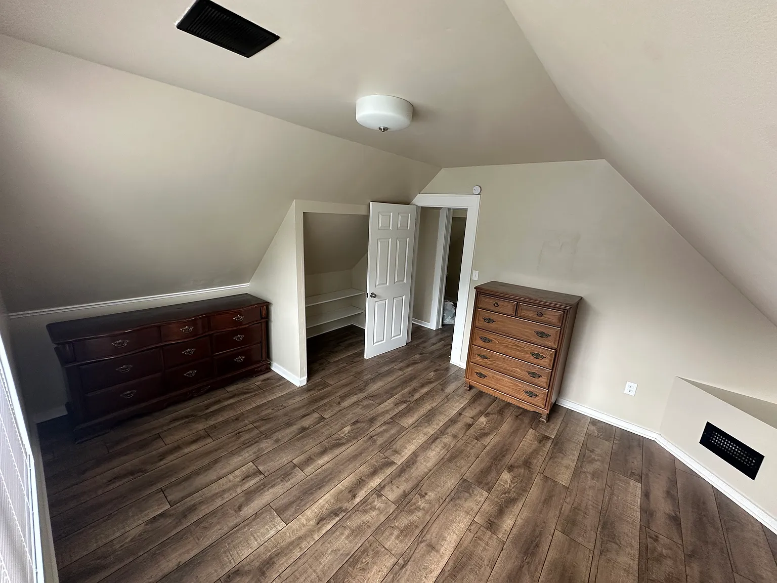 2 bed, 1125 sqft, $1,650 — Photo 4