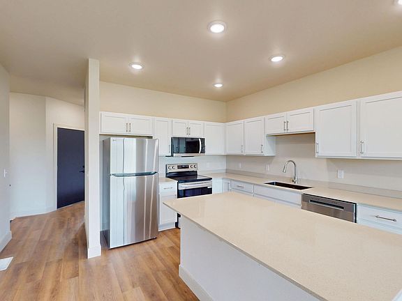 3rd image of 5631-5735 E Revere Dr #5717-303